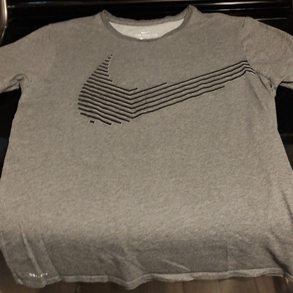 Nike tee shirt